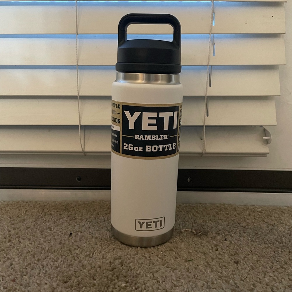 NWT Yeti 26OZ Bottle Chug Cap White